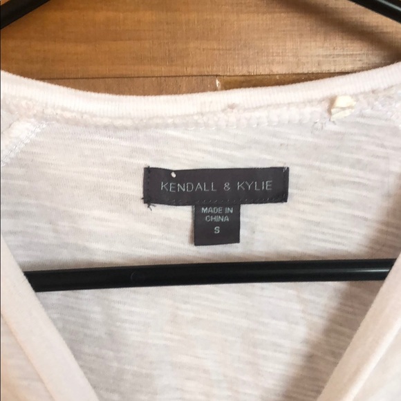 Kendall and Kylie t shirt - Picture 2 of 2